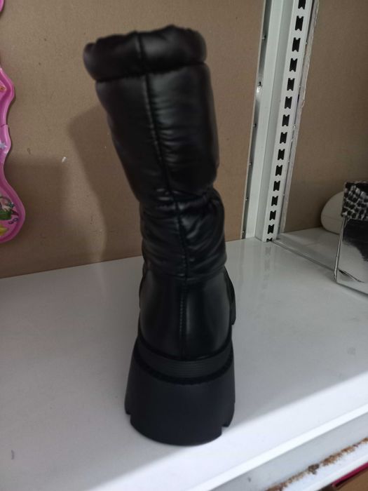 Продавам дамски ботуши