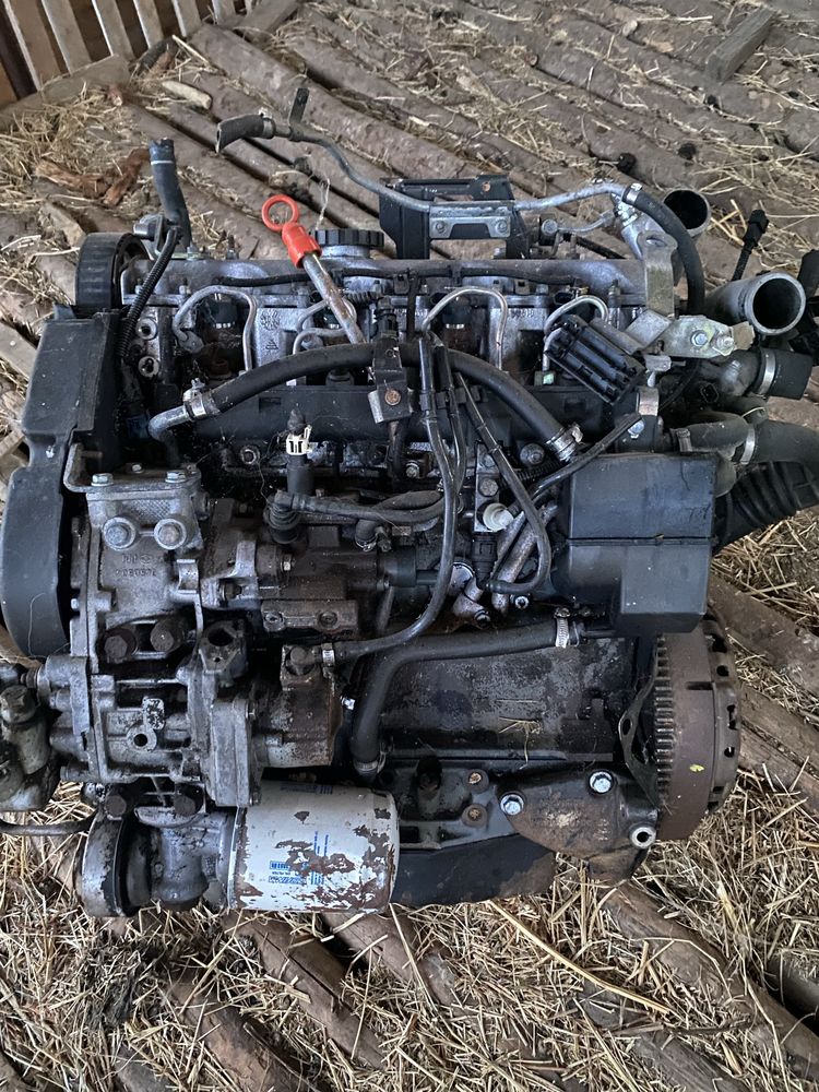 Vand motor renault mascott in stare buna