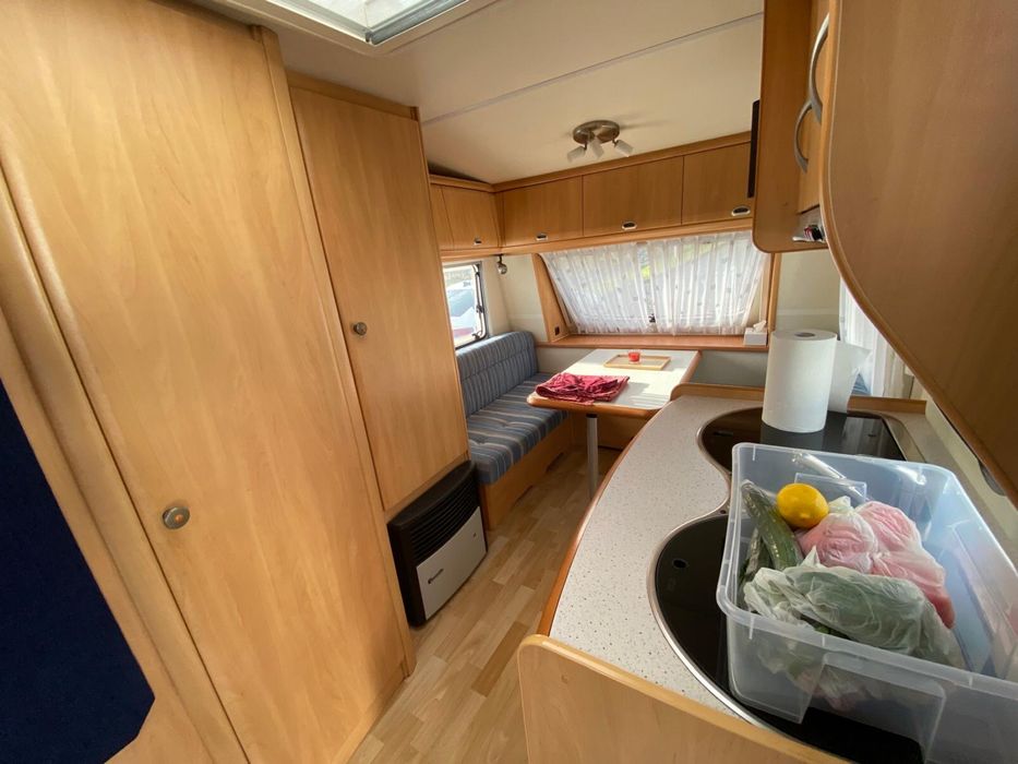 Vand rulota Hobby 400 BK( AC, mover, cort)