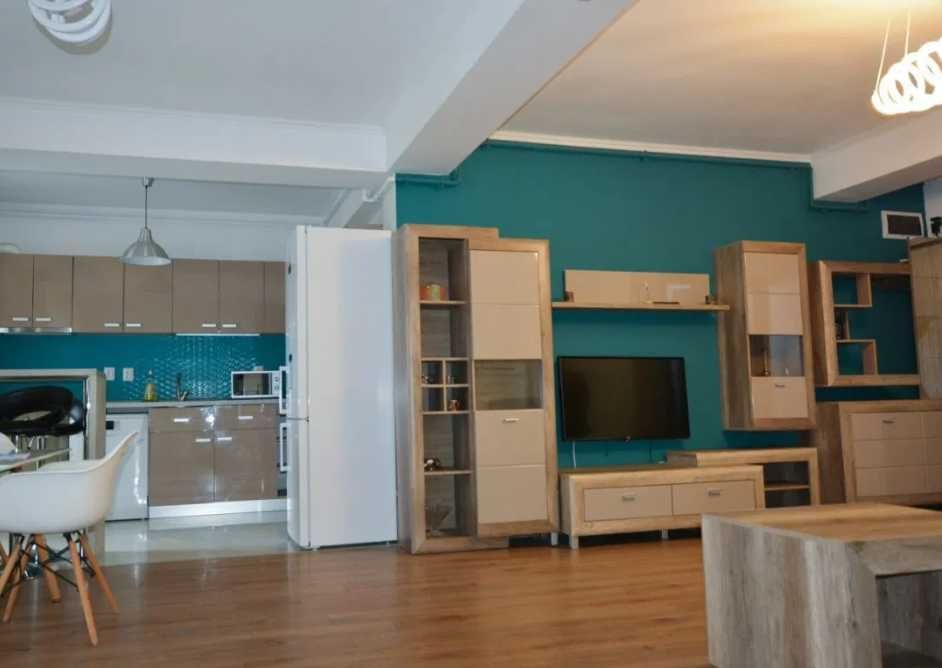 Дава се под наем Тристаен апартамент в Пловдив, Изгрев - 82 кв.м за 341.7 € - Снимка #2