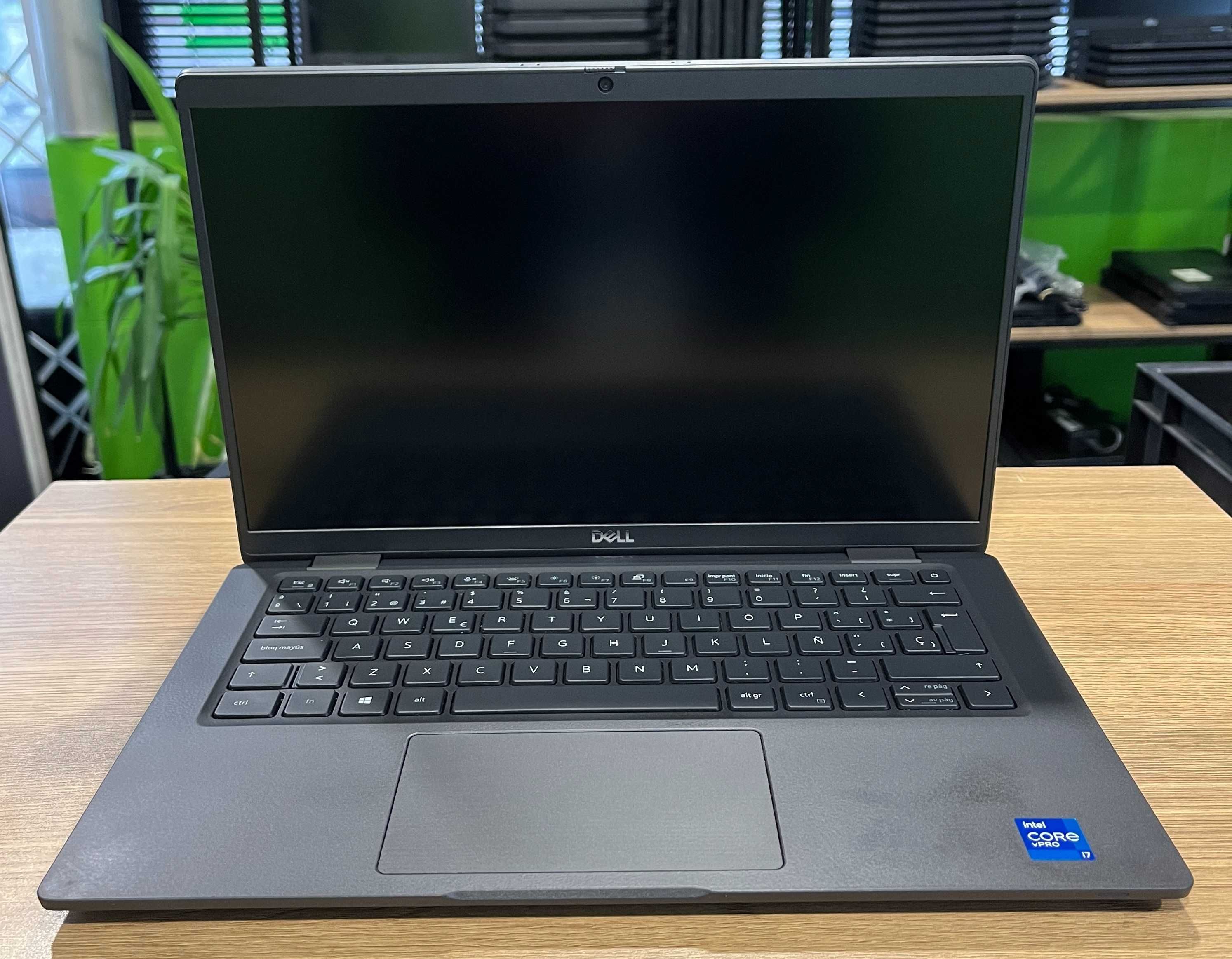 Dell Latitude 7420. Core I7 - 1185G7 1.2/4.8 GHz. 16/256 GB