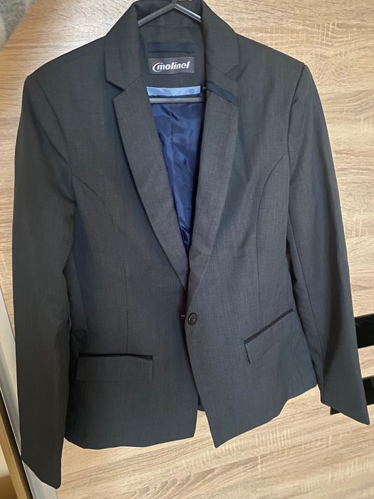 Дамски костюм в сиво - нов