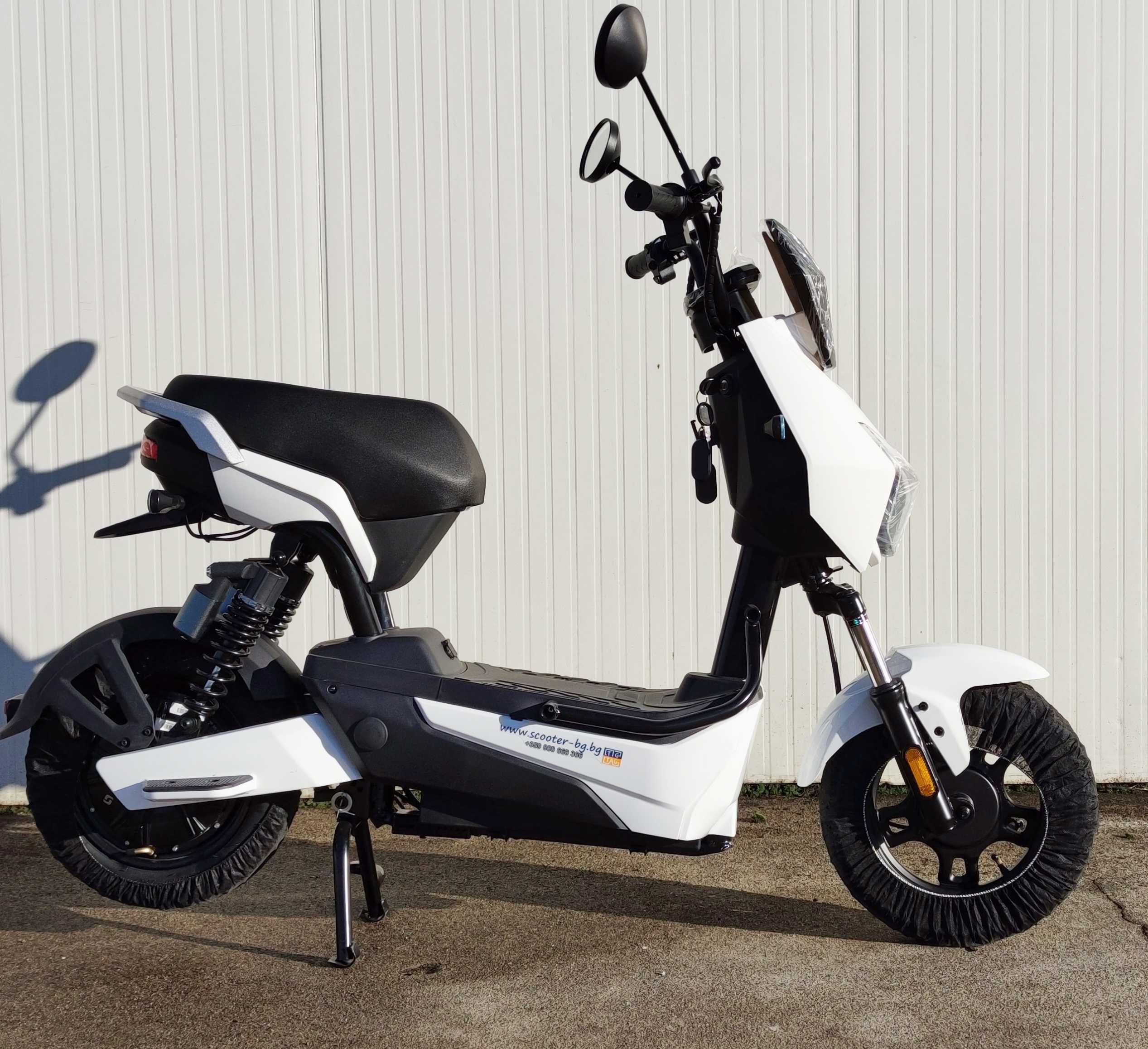 Електрически скутер 500 вата модел YCL бял цвят 20Ah батерия