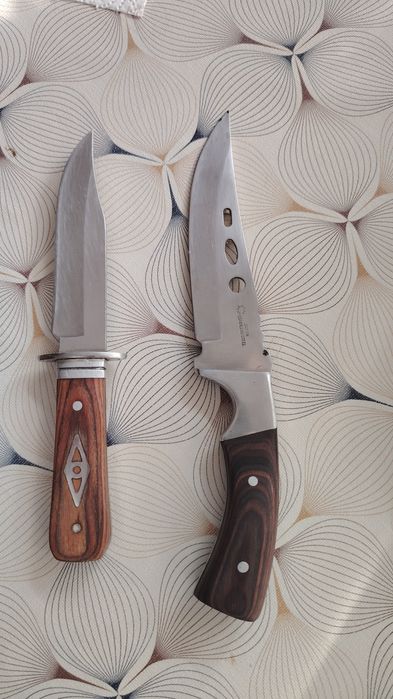 Vînd cuțite + briceage vînătoare  450 tot  setul!