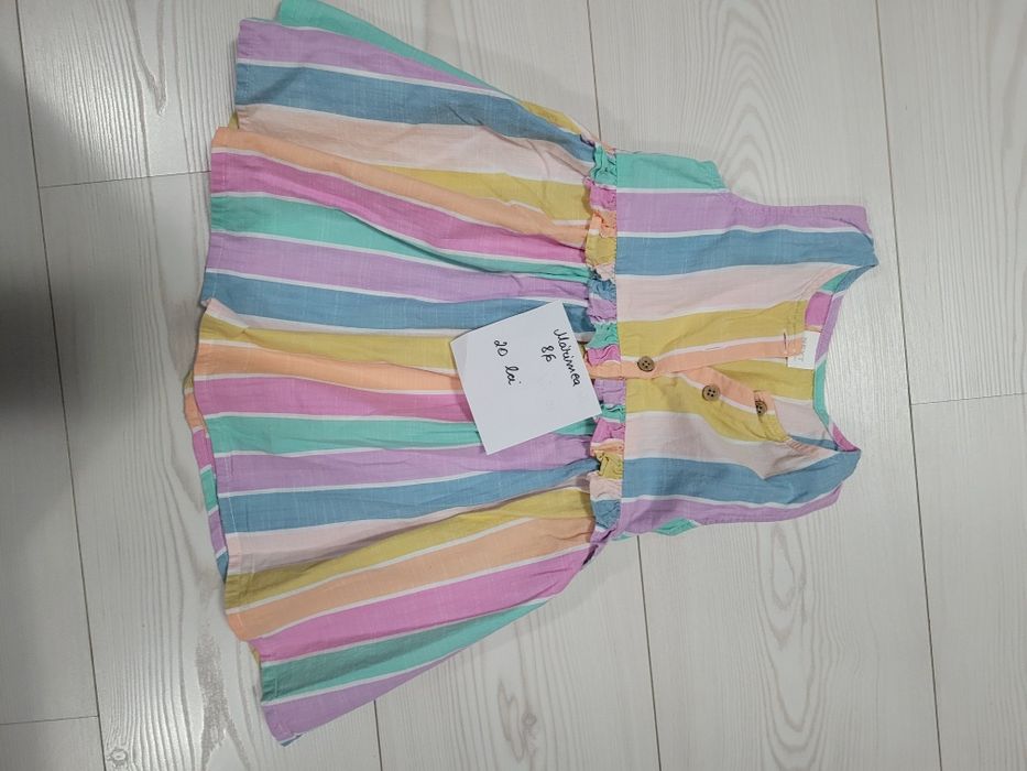 Vand haine mărimea 86,preț pe bucata
Nu asigur transport