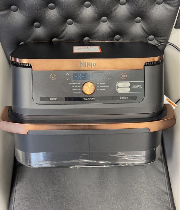 Продавам нов air fryer Ninja Foodie AF500EU