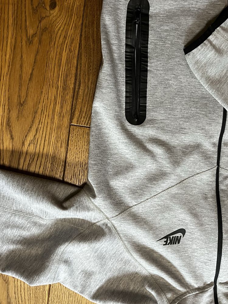 Nike tech fleece сив горнище