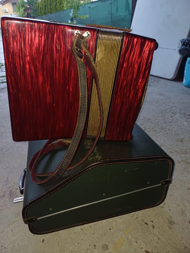Vând Acordeon în stare foarte bună