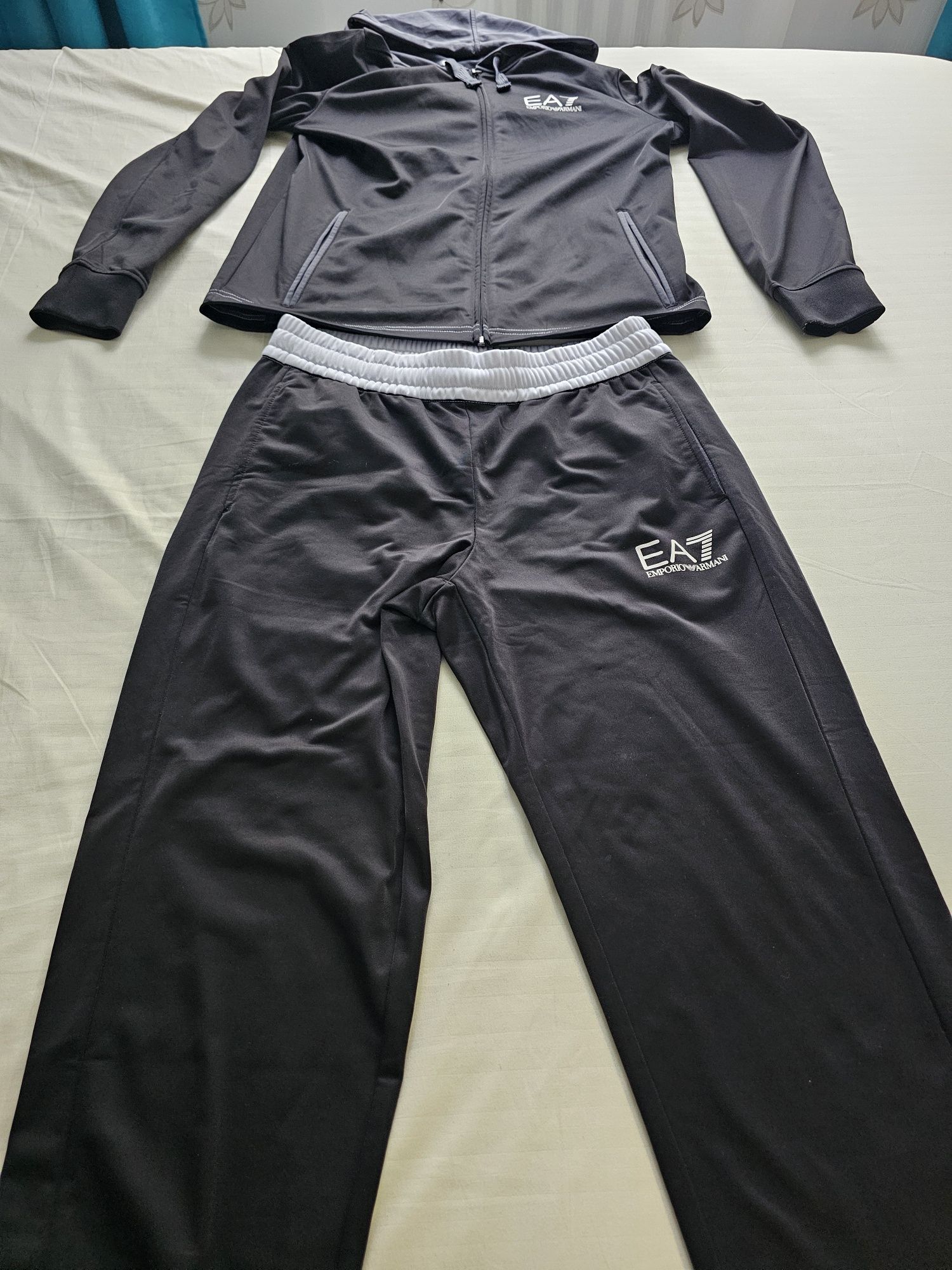 Trening Armani EA7 ( impecabil )