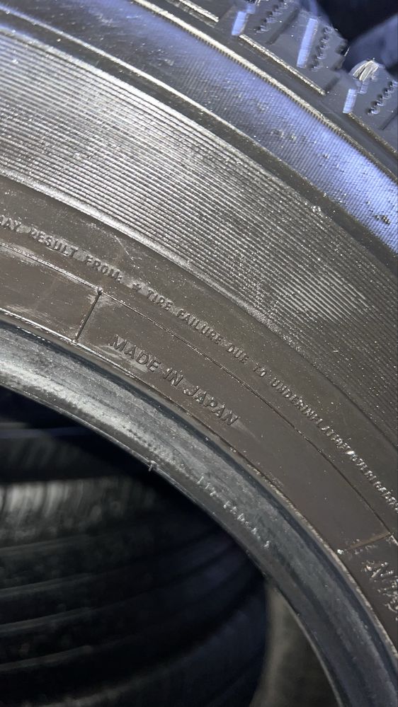 Продается комплект зимних шин Nitto SN2 225/65/17