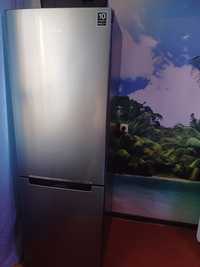 Продам срочно холодильник Samsung