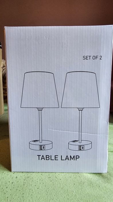 Lampă de masa sau noptieră