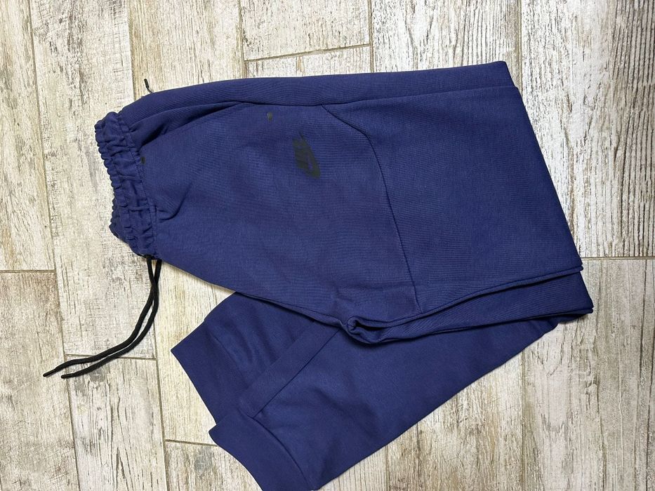 Vând nike tech albastru
