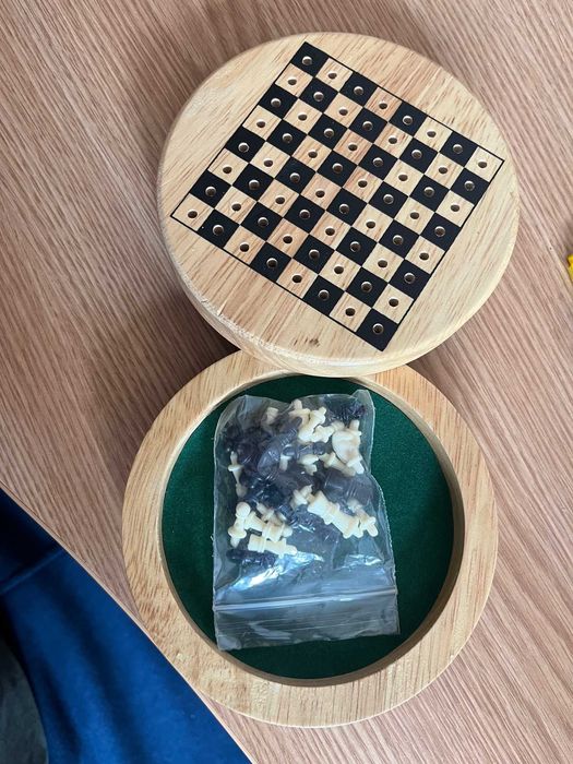 Set de sah, portabil, calatorii, din lemn 100 lei neg