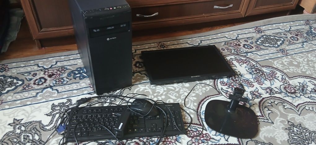 Avtech kompyuter sotiladi srochna