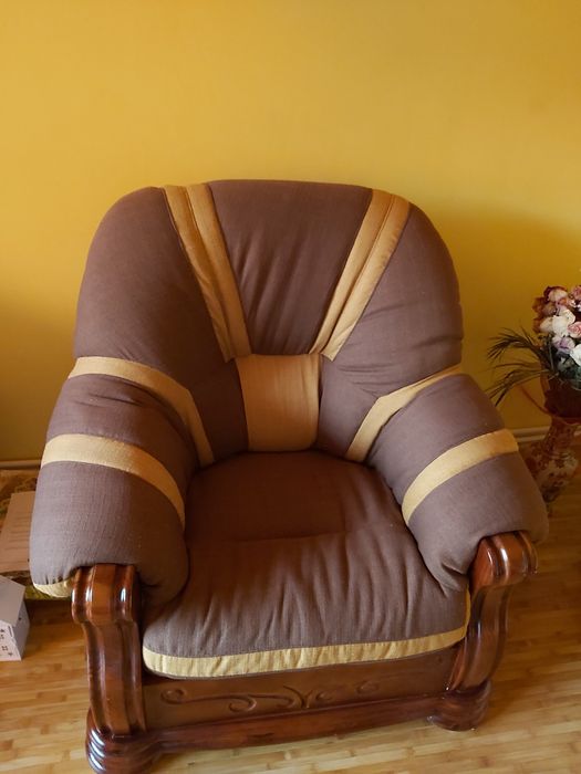 Vand set canapea cu două fotolii,lemn masiv.,culoare maro