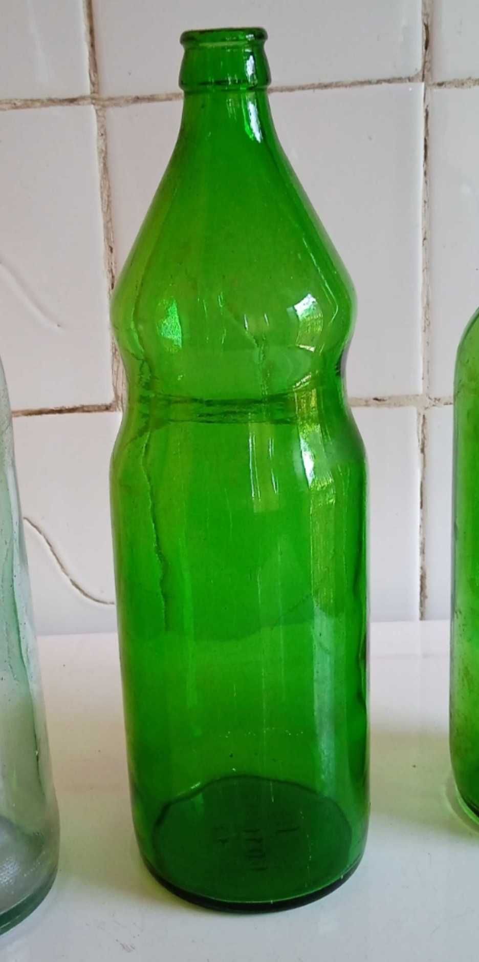 Стъклени ретро бутилки от олио от  1 литър.