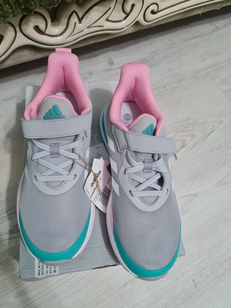 Маратонки adidas