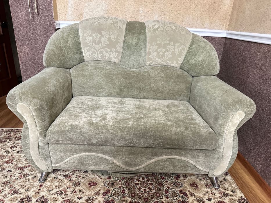 Продам 2 Дивана с креслом