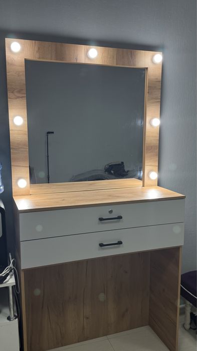 Визажный стол новый