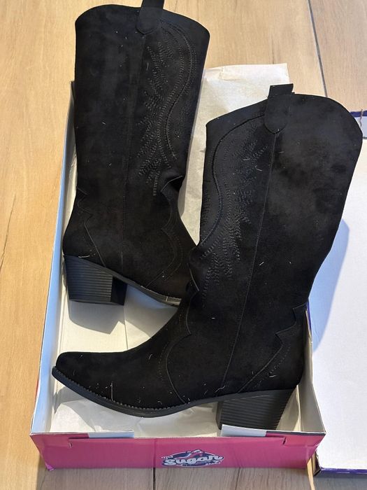 Cizme de cowboy brodate din piele întoarsă artificială