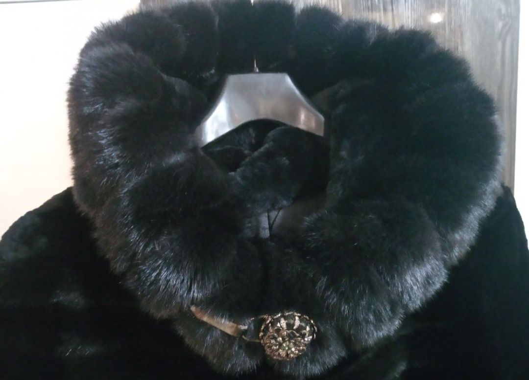 Красивая Шуба норковая комбинированная с мутоном. 46 размер с капюшоно