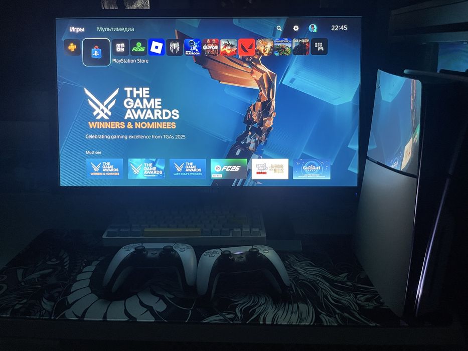 Продаю playstation 5 есть две джостика