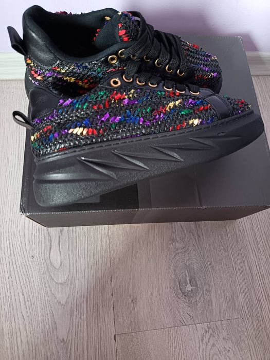 Нови дамски обувки