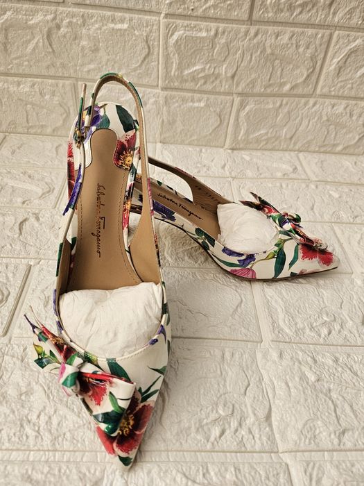 Нови Италиански  обувки