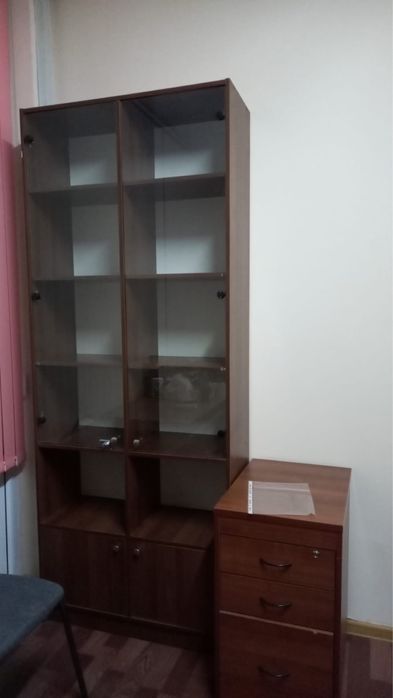 Продается шкаф и тумбочка