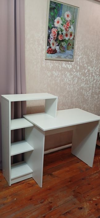 Стол белый с полками