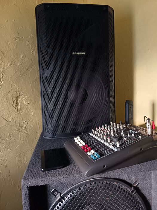 Boxa activa și mixer .