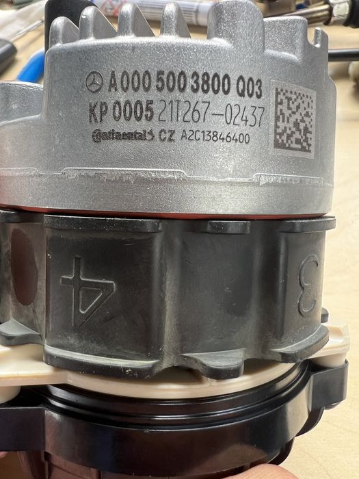 Pompa apa Mercedes electrica Noua