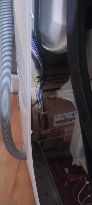 Продава перална Индезит със сушилна.