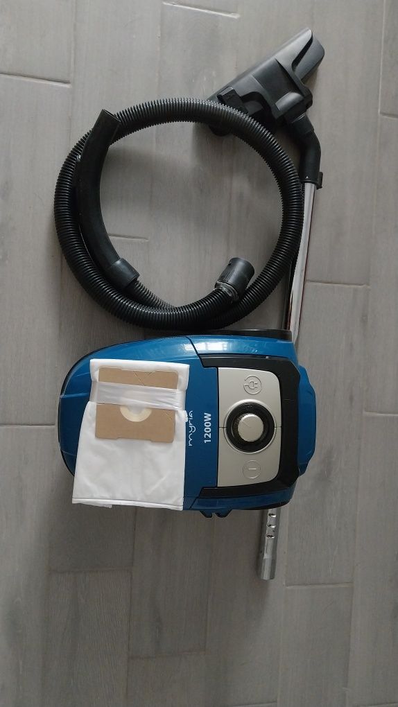 Vand aspirator Myria, 1200 w, impecabil