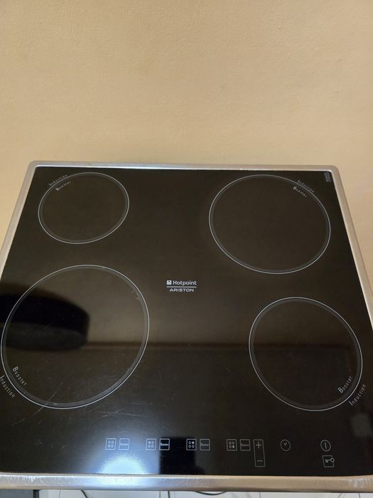 Hotpoint Ariston индукционен котлон за вграждане.