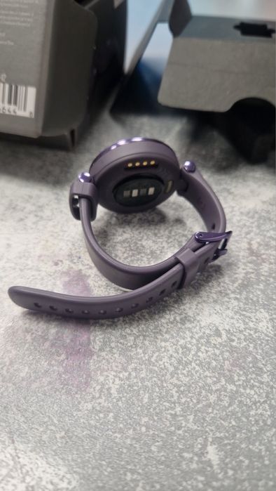 Нов смарт часовник Garmin Lily