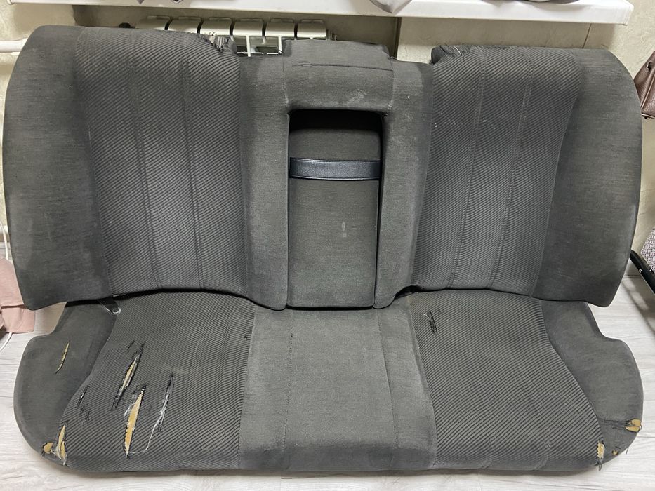 Задние сидения е34
