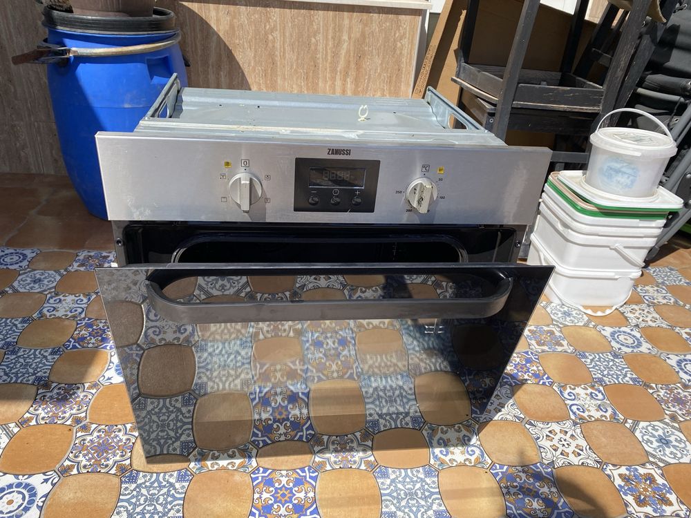 Фурна за вграждане Zanussi