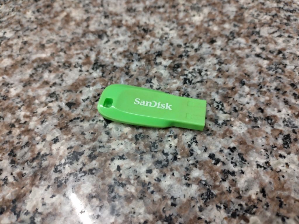 USB флашка външна памет 16 ГБ