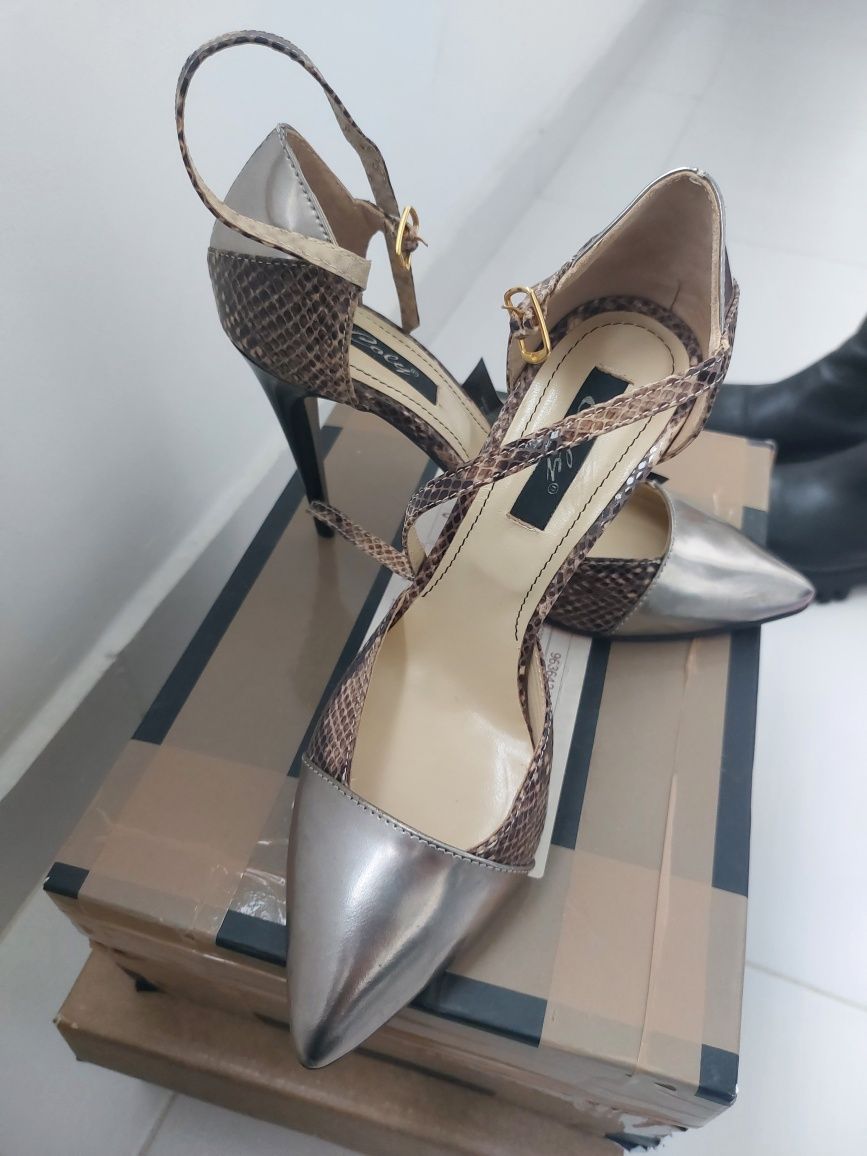 Pantofi eleganti stiletto piele naturala animal print. Pantofi de lac