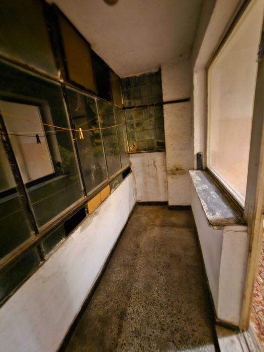 Двустаен апаратамент с 3 отделни помещения в кв. Изток!