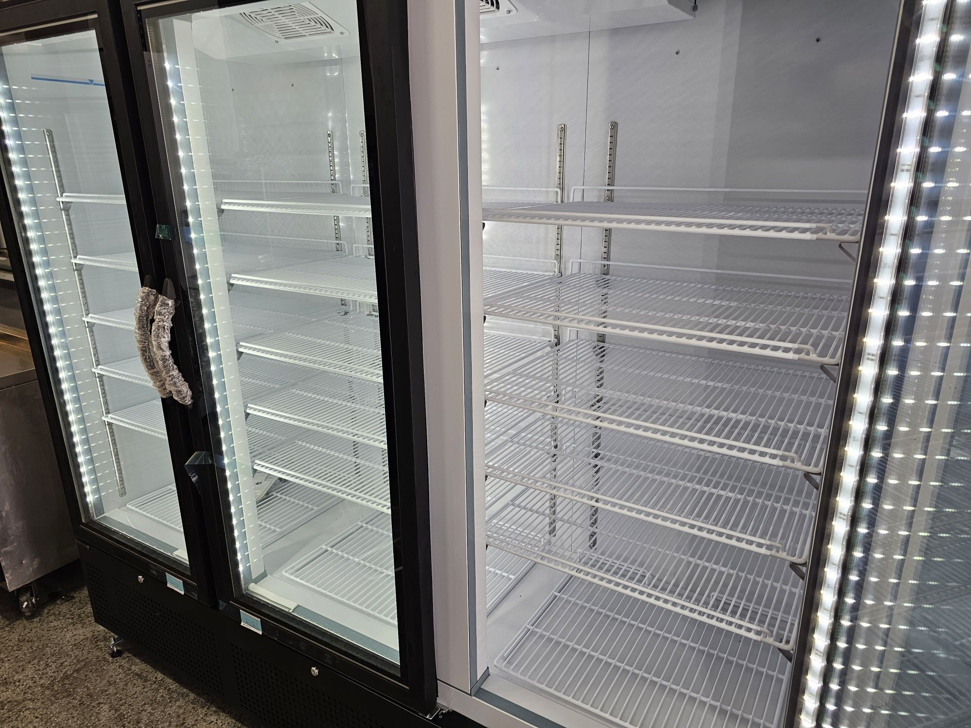 Tefcold NF7500G Glass Triple Door  Freezer, 7500лв без,ДДС,10броя нали