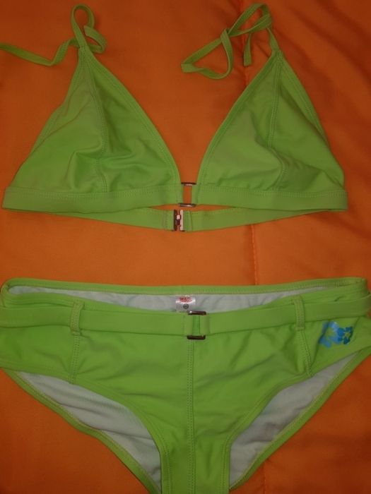 луксозен зелен бански топмодел Хавай и Розов с нежни къдрички и връзки