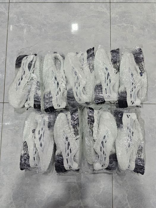 Yangi erkaklar oyoq kiyimlari