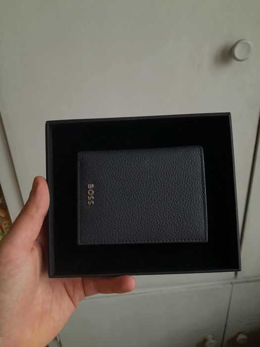 BOSS синьо кожено портмоне