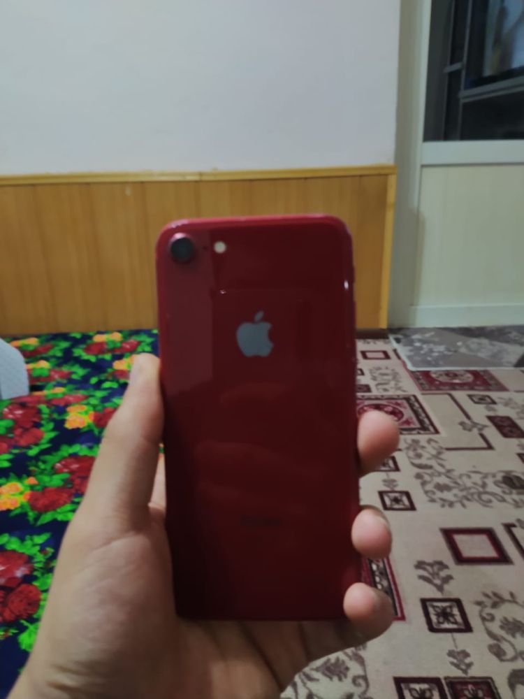 iPhone 8 Красный