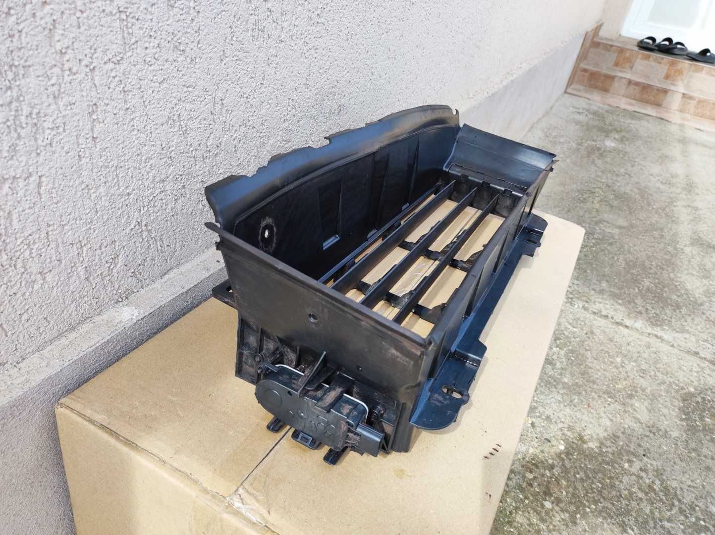 Grila electrica / Priza aer / Perdea radiator Dacia Logan Sandero 3