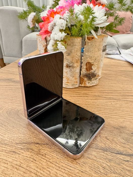 Samsung Galaxy Flip 5