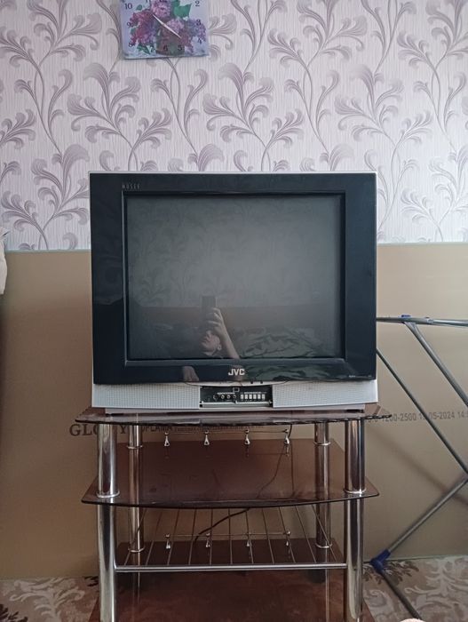 Телевизор отдаем бесплатно